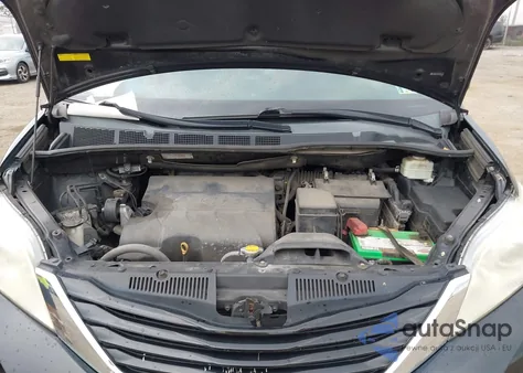 2015 Toyota Sienna Le 8 Passenger from USA, damaged, VIN 5TDKK3DC8FS688750